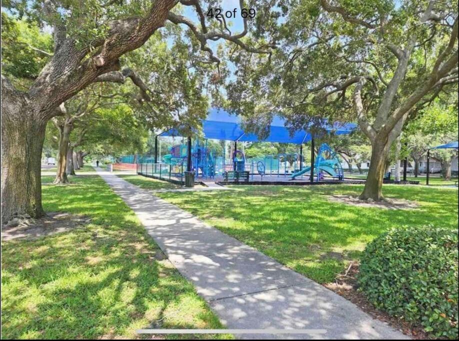 סיינט פיטרסברג In The Center Of Gulfport, Min Away From The Beach! מראה חיצוני תמונה